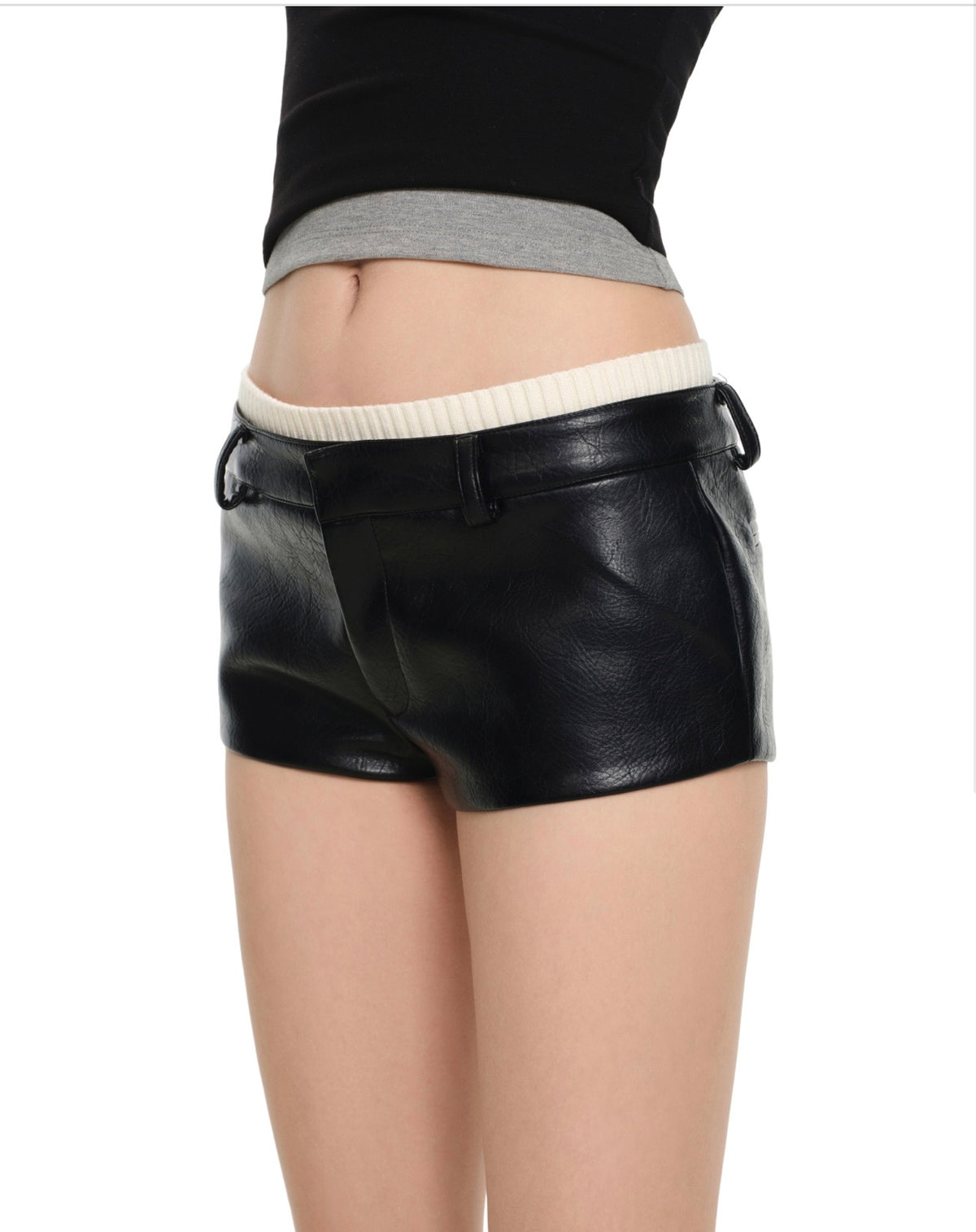 Sie shorts PRE-ORDER 3/4 WEEKS.
