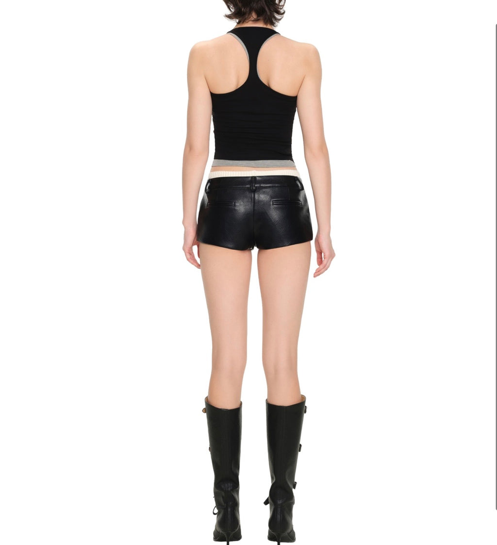 Sie shorts PRE-ORDER 3/4 WEEKS.